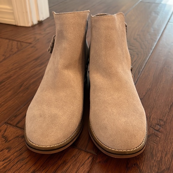 Brand new, never worn. Grey shoe boot. Excellent condition. Waterproof - Picture 4 of 8